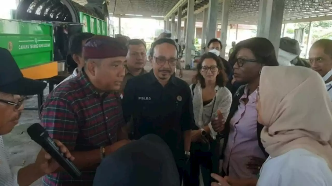 Terpikat Mesin Pengolah Sampah di TOSS Center, Menteri Lingkungan Kongo: Ini Teknologi Efektif