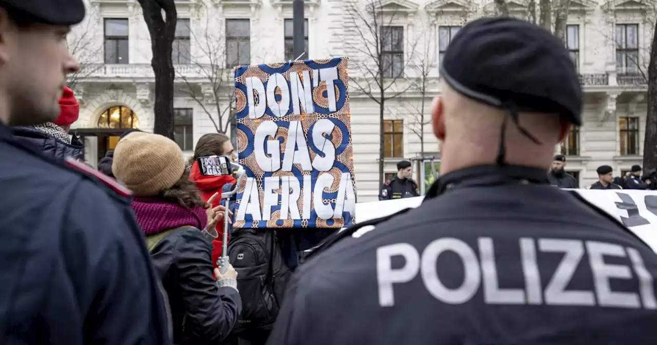 Protestaktionen rund um Gas-Konferenz: Polizei setzt Pfefferspray ein