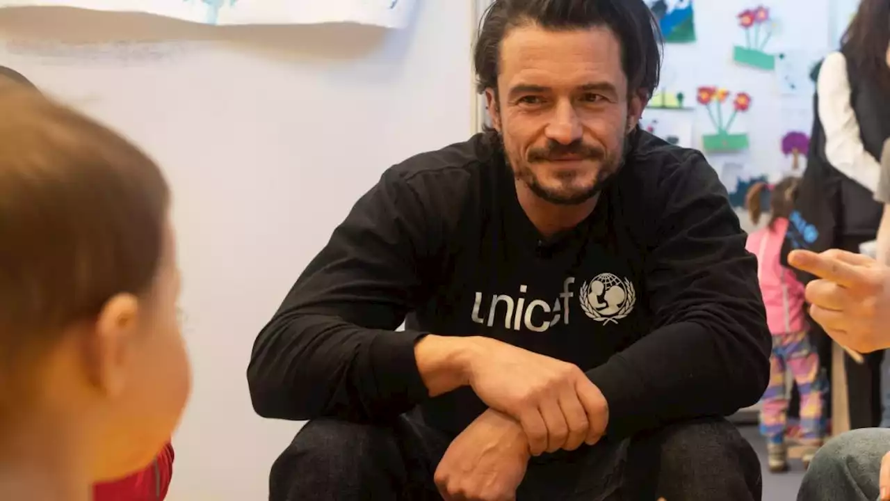 Orlando Bloom visita a niños y familias víctimas de la guerra en Ucrania