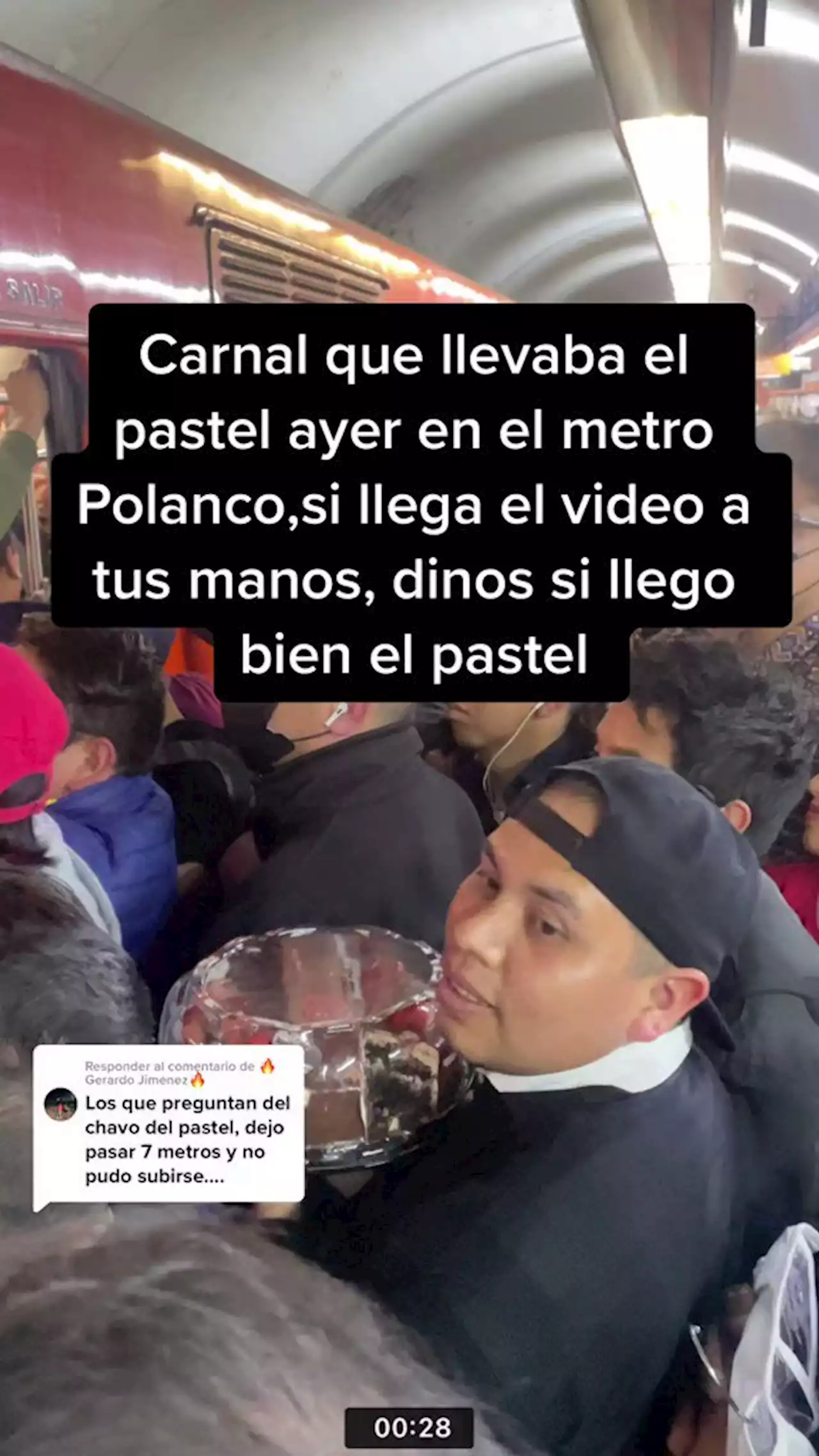 VIDEO TIKTOK: Buscan a usuario que viajó con pastel en plena aglomeración del Metro CDMX