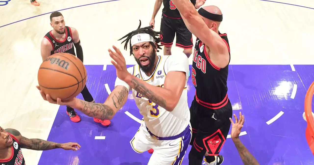 Hernández: Lakers can't afford to have Anthony Davis disappear in the LeBron limelight