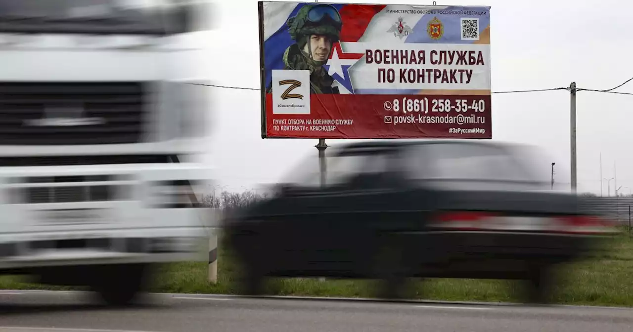 Russia launches a new campaign to try to entice men to fight in Ukraine