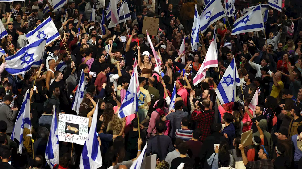 Des milliers de manifestants pro-démocratie en Israël après le renvoi d’un ministre