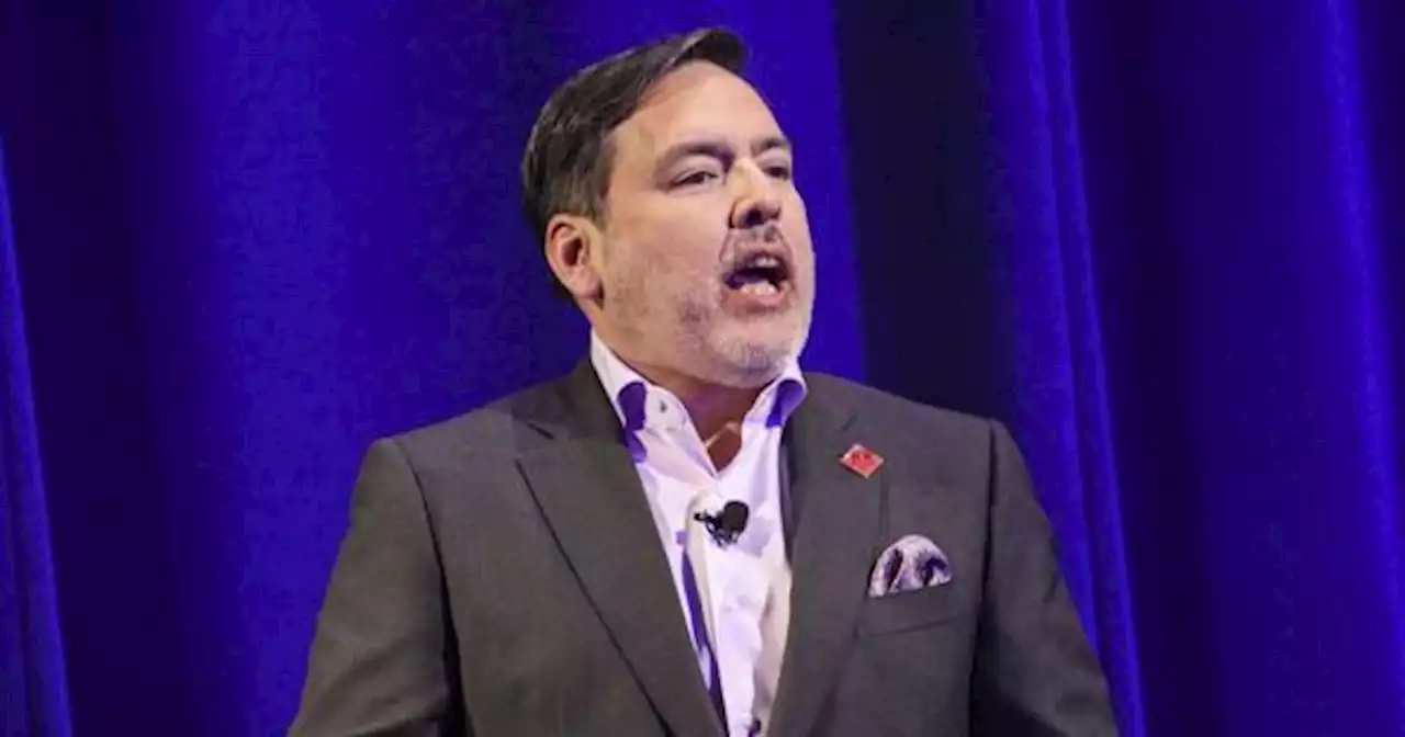 'Busca ayuda' Shawn Layden pone en su lugar a fan de PlayStation que lo acusa de traición | LevelUp