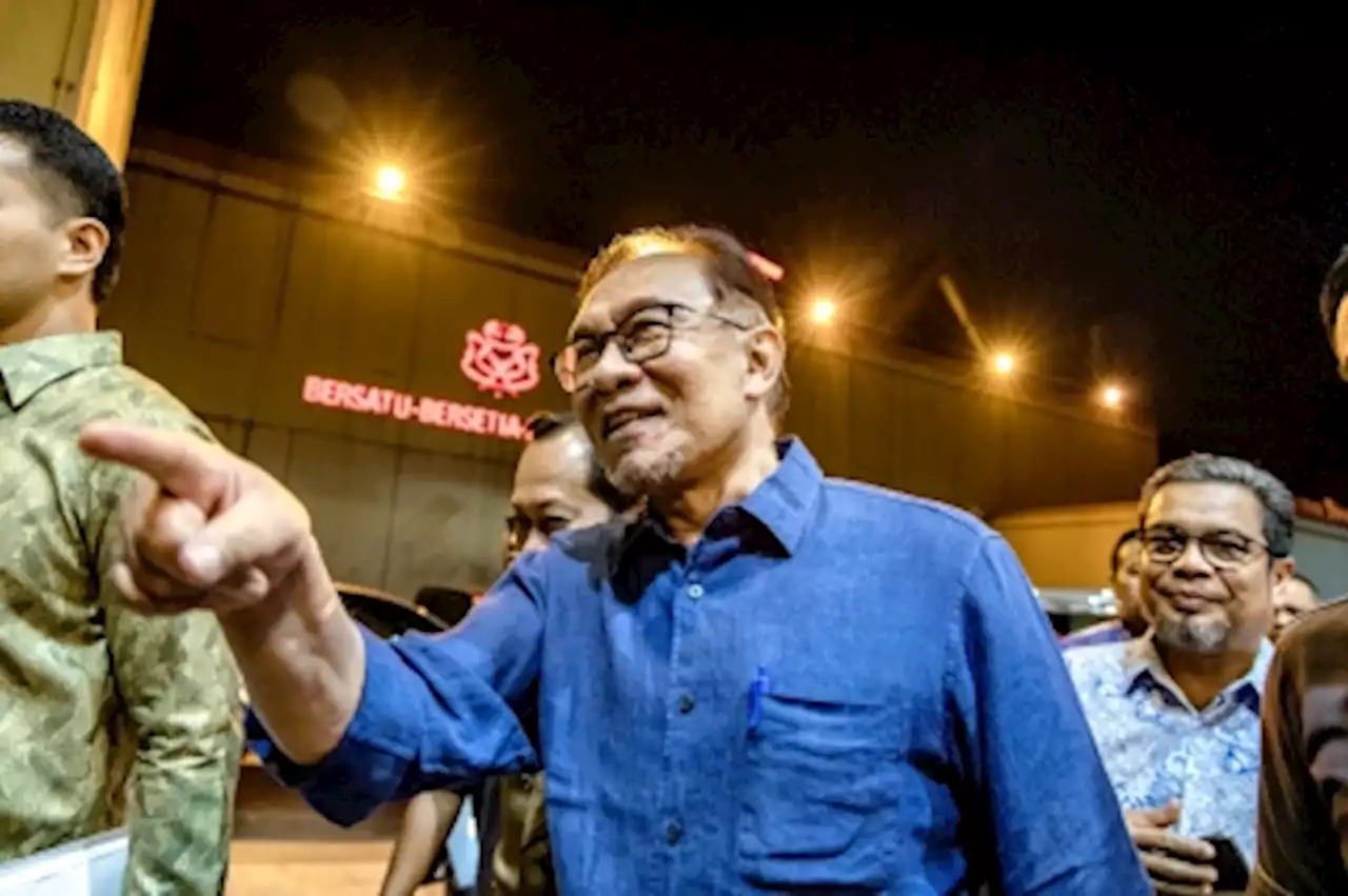 PM Anwar arrives in Phnom Penh on official visit to strengthen ties