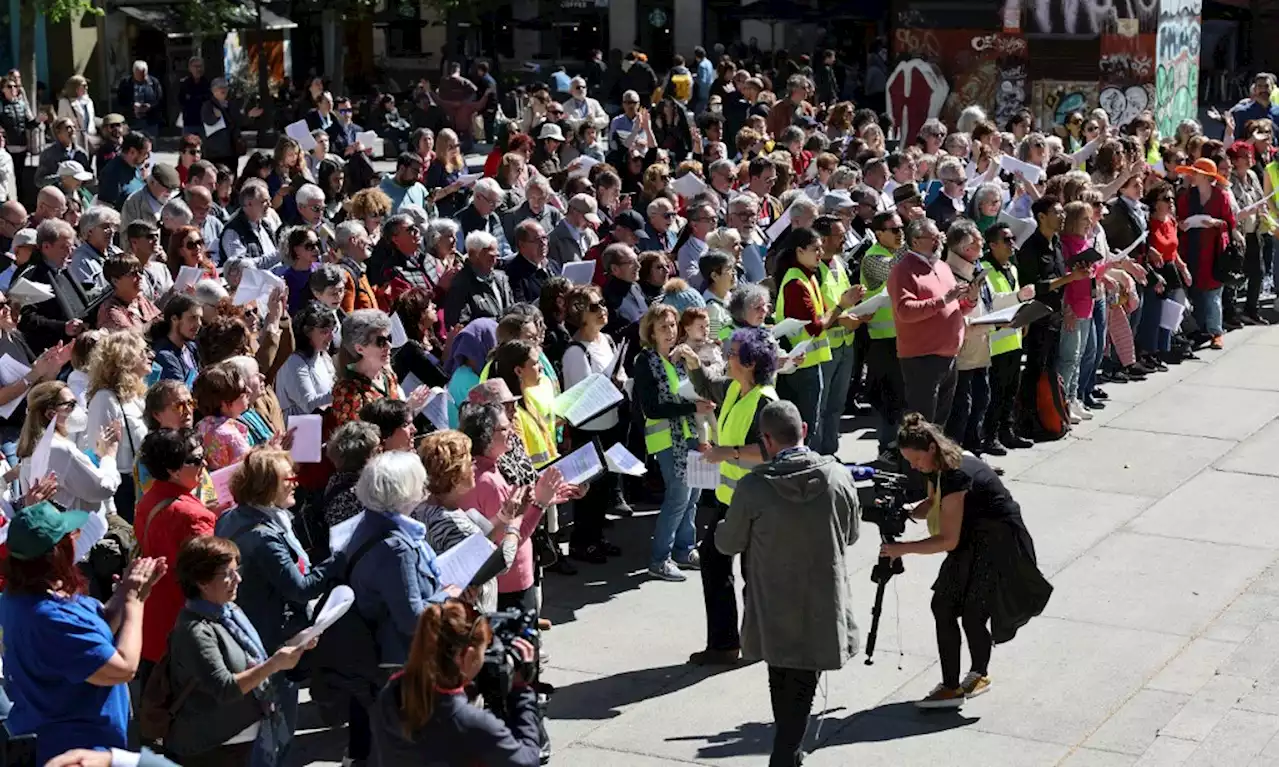 Thousands sing for peace in war-torn Ukraine ​