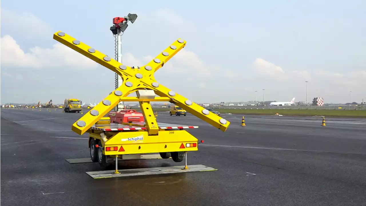 Zwanenburgbaan Schiphol weken langer dicht dan voorzien door slecht weer bij onderhoud