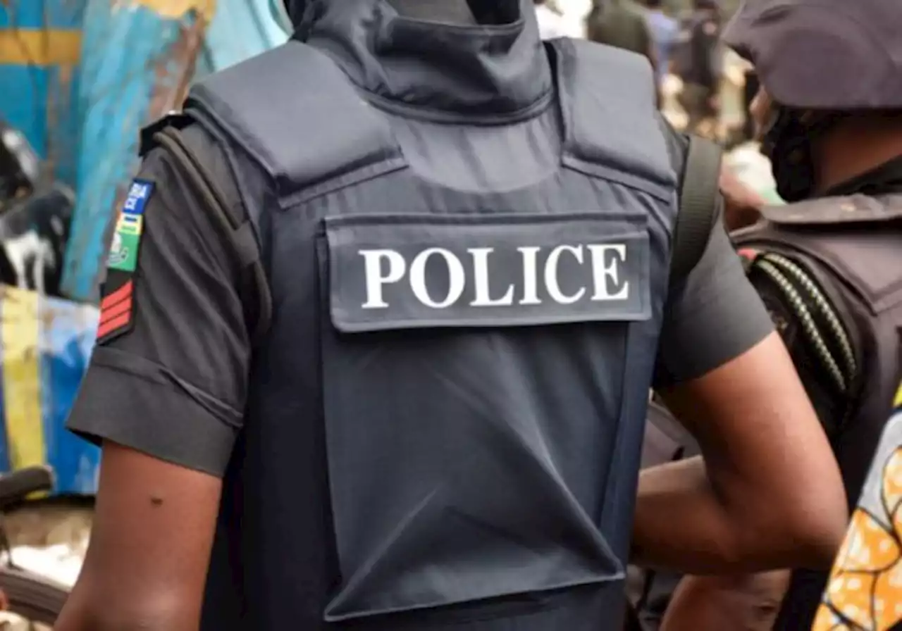 Police launch manhunt for gunmen who killed two police officers