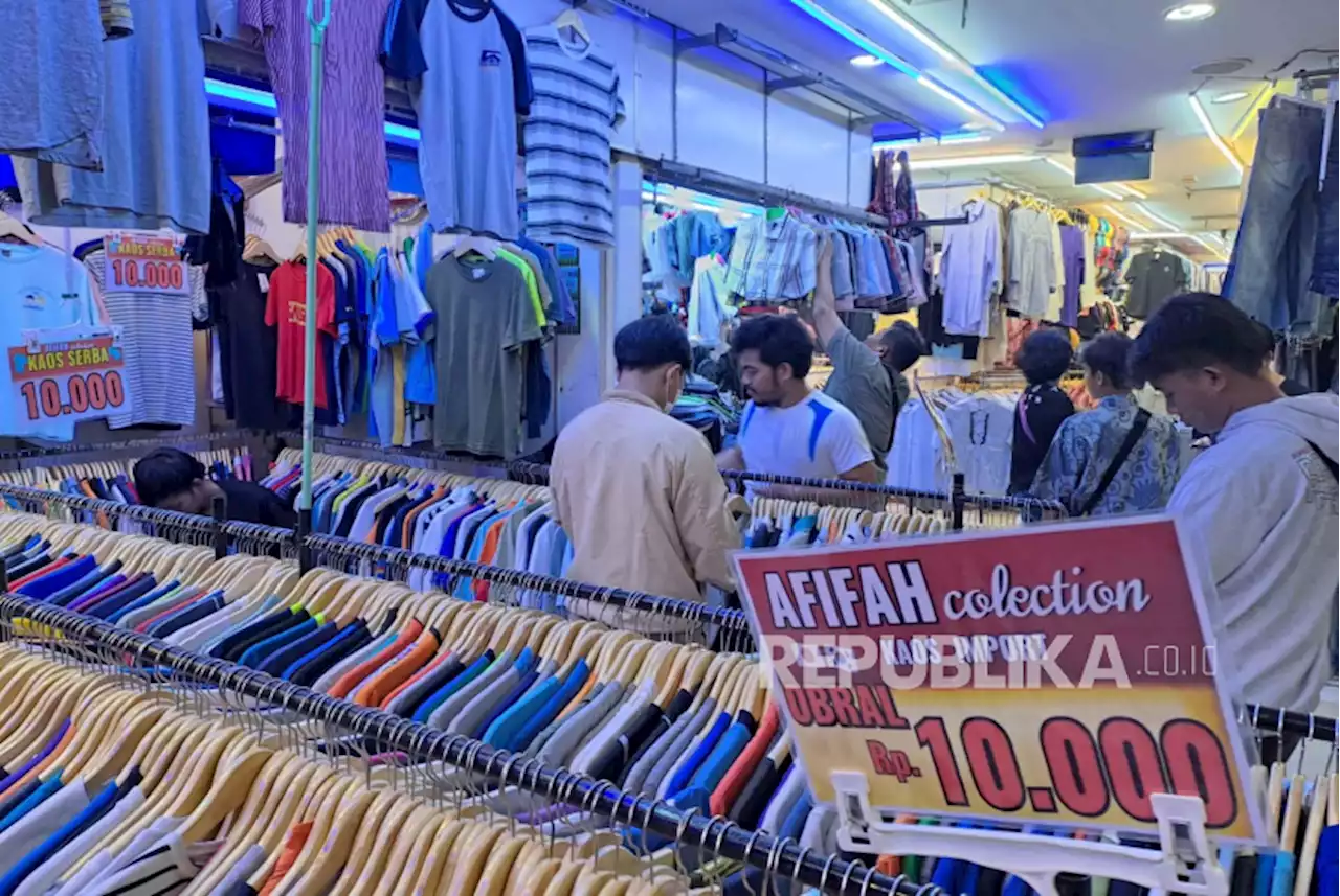 Buka Hotline, Pedagang |em|Thrifting |/em|Minta Usaha Baru |Republika Online