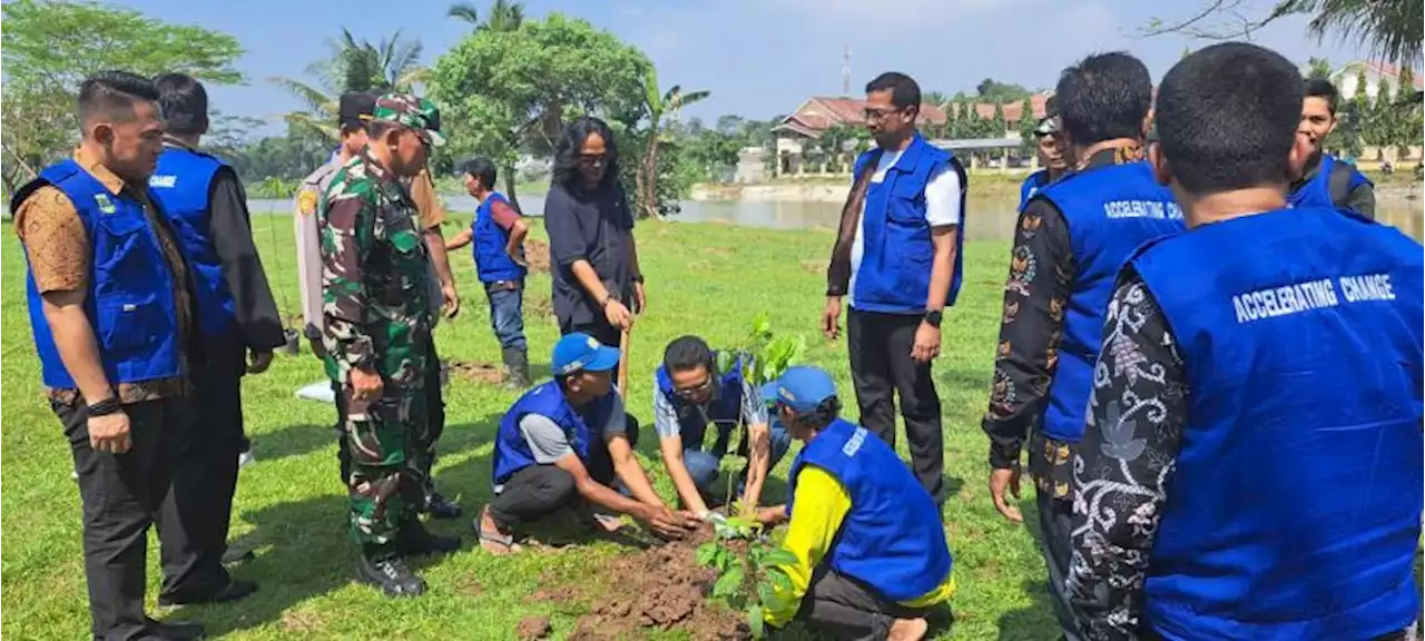 Peringati Hari Air Dunia, DPUPR Banten Bersih-Bersih Situ Terate Serang |Republika Online