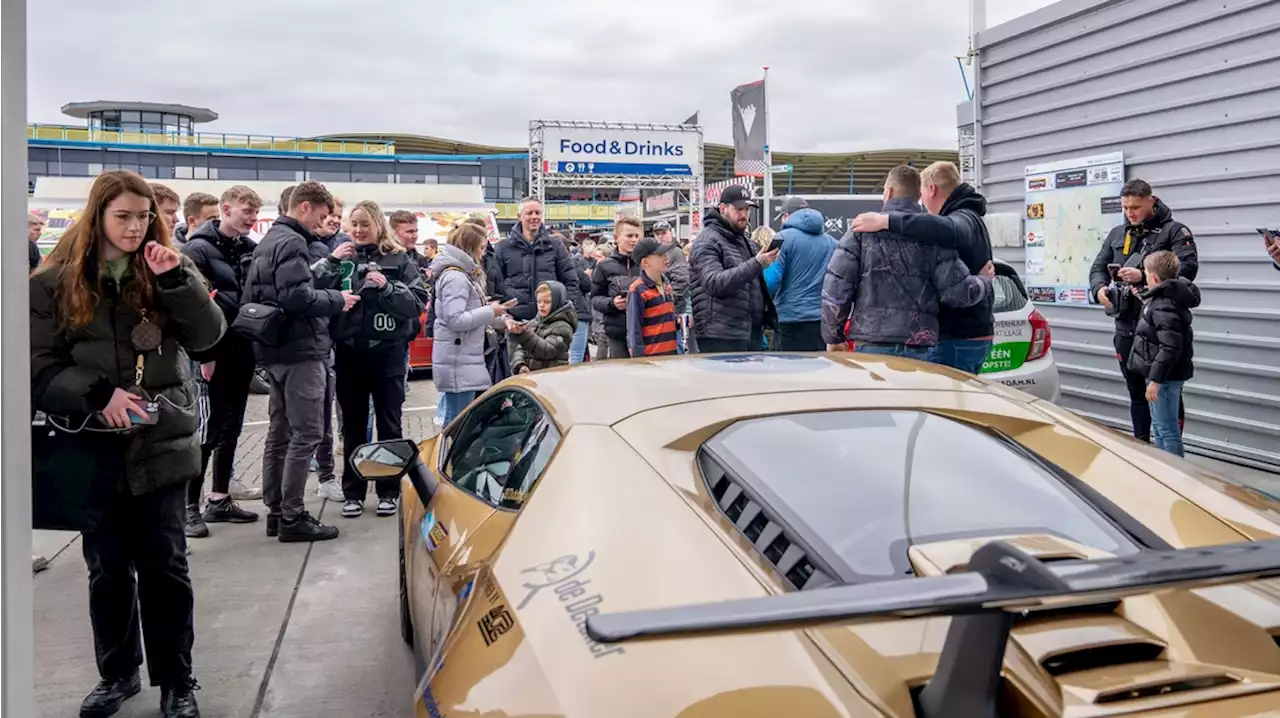 Tientallen auto's bekrast bij evenement Hart van Auto's op TT Circuit