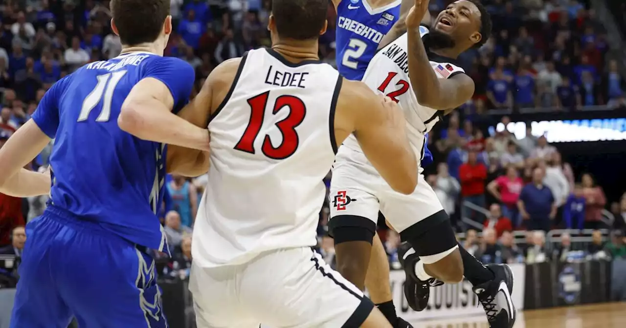 Column: Aztecs make time stand still while roaring into improbable Final Four