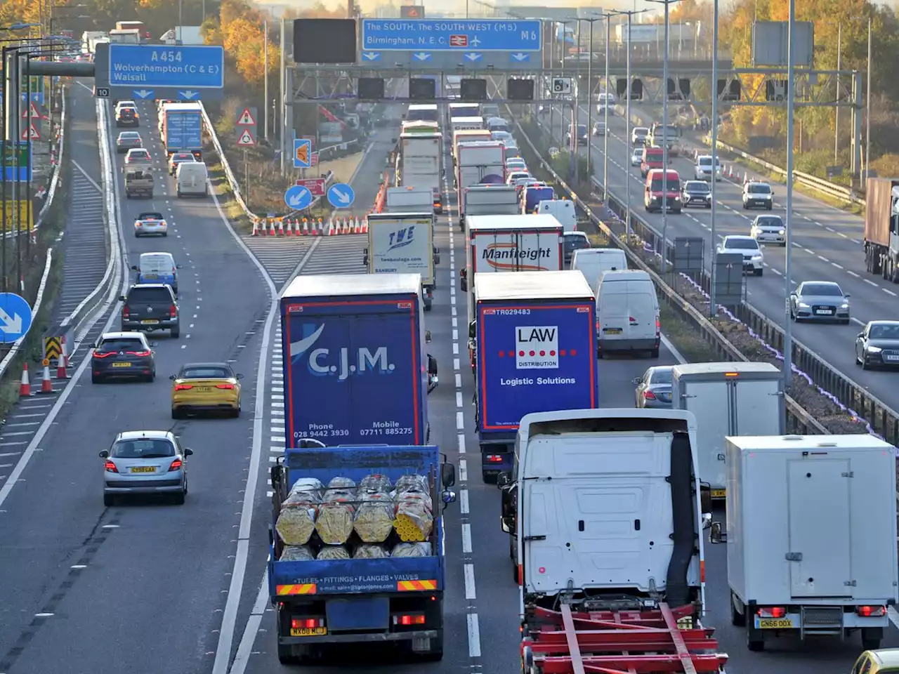 Part of M6 closed ahead of rush hour due to overrunning roadworks