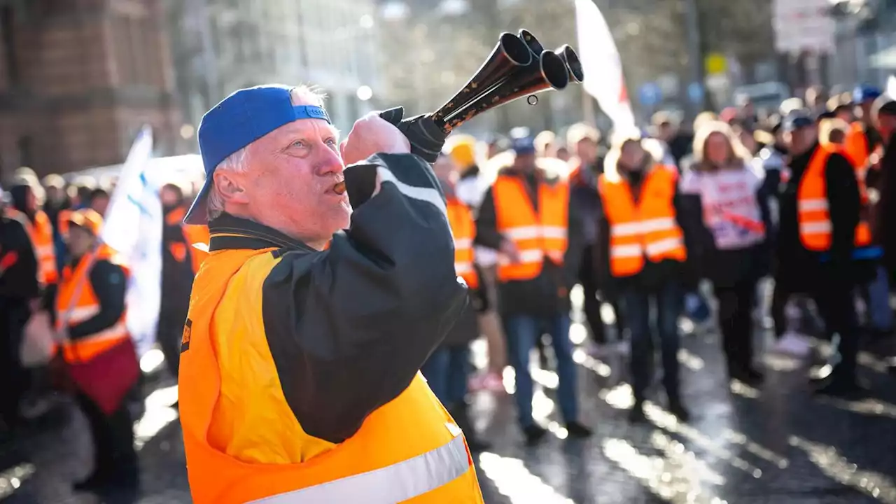 'Geiselhaft' und 'verlängerter Sonntag' – warum die Rhetorik zum Warnstreik überdreht ist