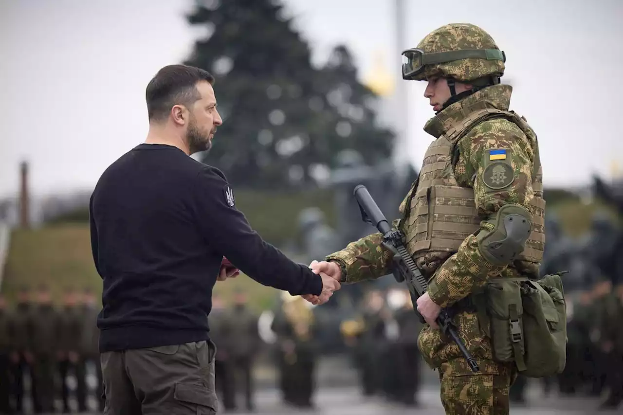 Guerre en Ukraine : Zelensky visite le front dans la région de Zaporijjia