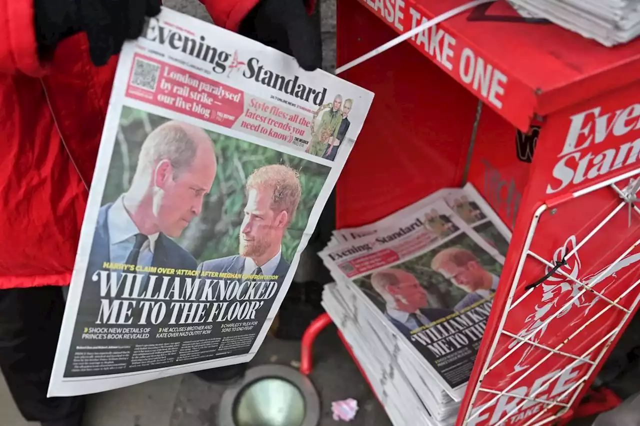 Le prince Harry fait une apparition surprise à Londres à une audience contre un tabloïd