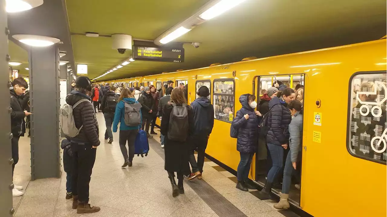 Volle U-Bahn, leere Bahnsteige: Warnstreik legt Zugverkehr in Berlin und Brandenburg lahm