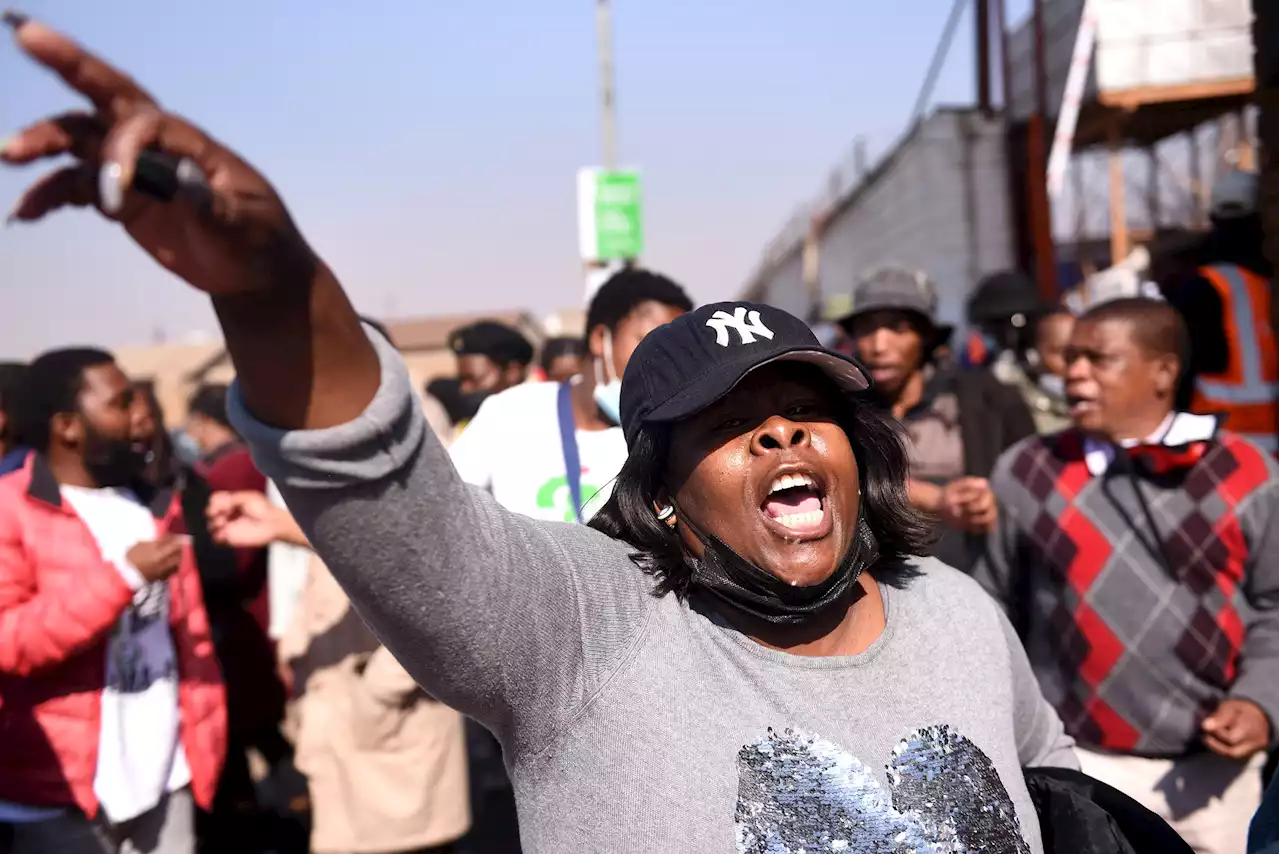 'We are sick, tired of contract renewals': Gauteng health workers demand permanent jobs | The Citizen