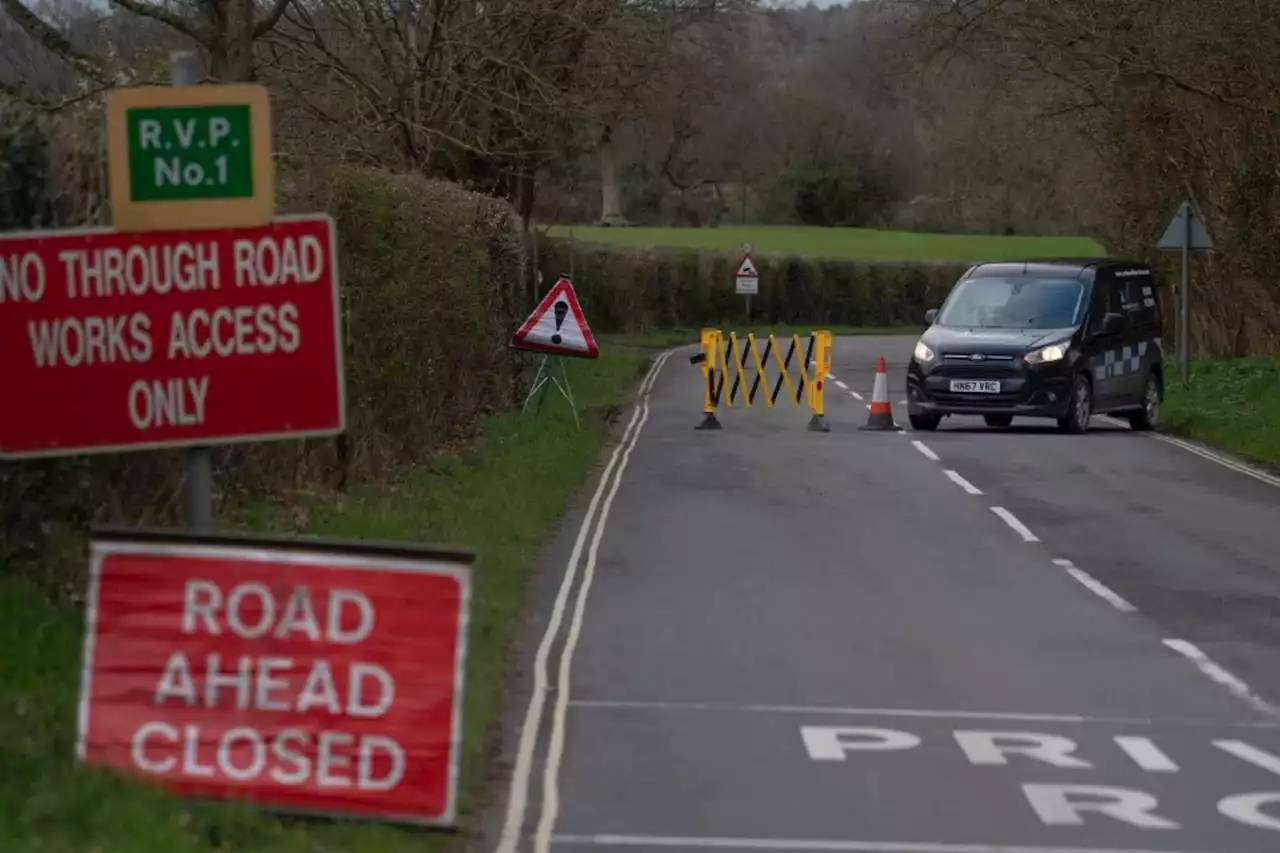 Brits given urgent health warning after 200 barrels of oil spill into harbour