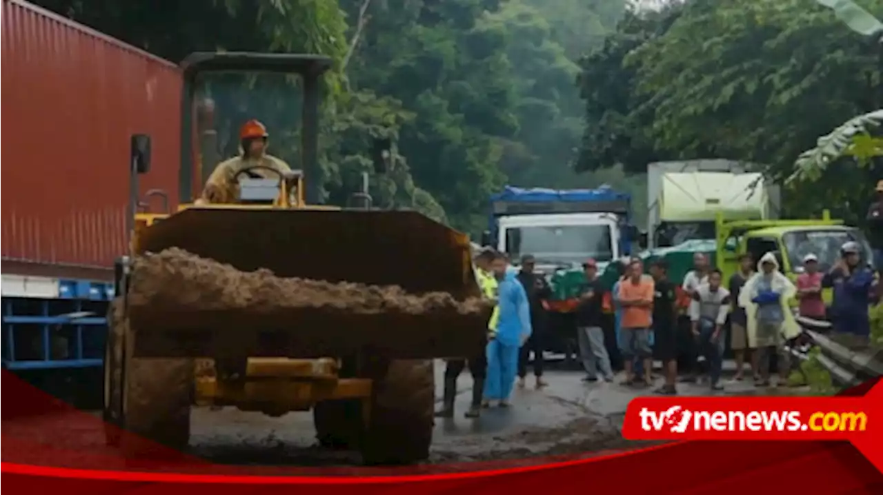 Tebing Longsor Akibatkan Jalan Lintas Provinsi di Temanggung Lumpuh Total