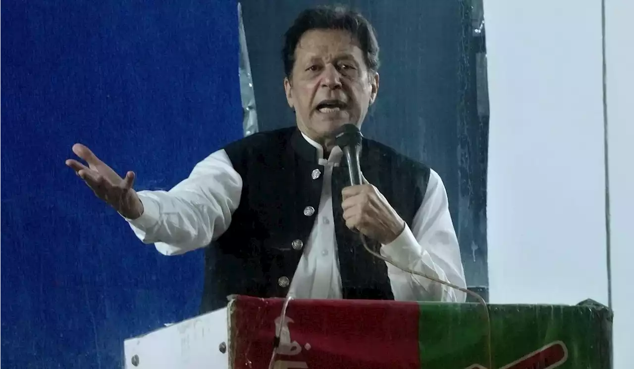 Pakistani ex-PM Khan sets out economic rescue plan at rally