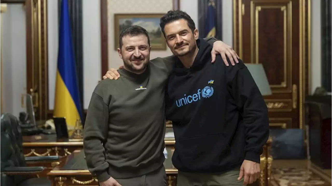 Ukraine-Krieg: Orlando Bloom trifft Selenskyj – und hat Botschaft seiner Mama im Gepäck