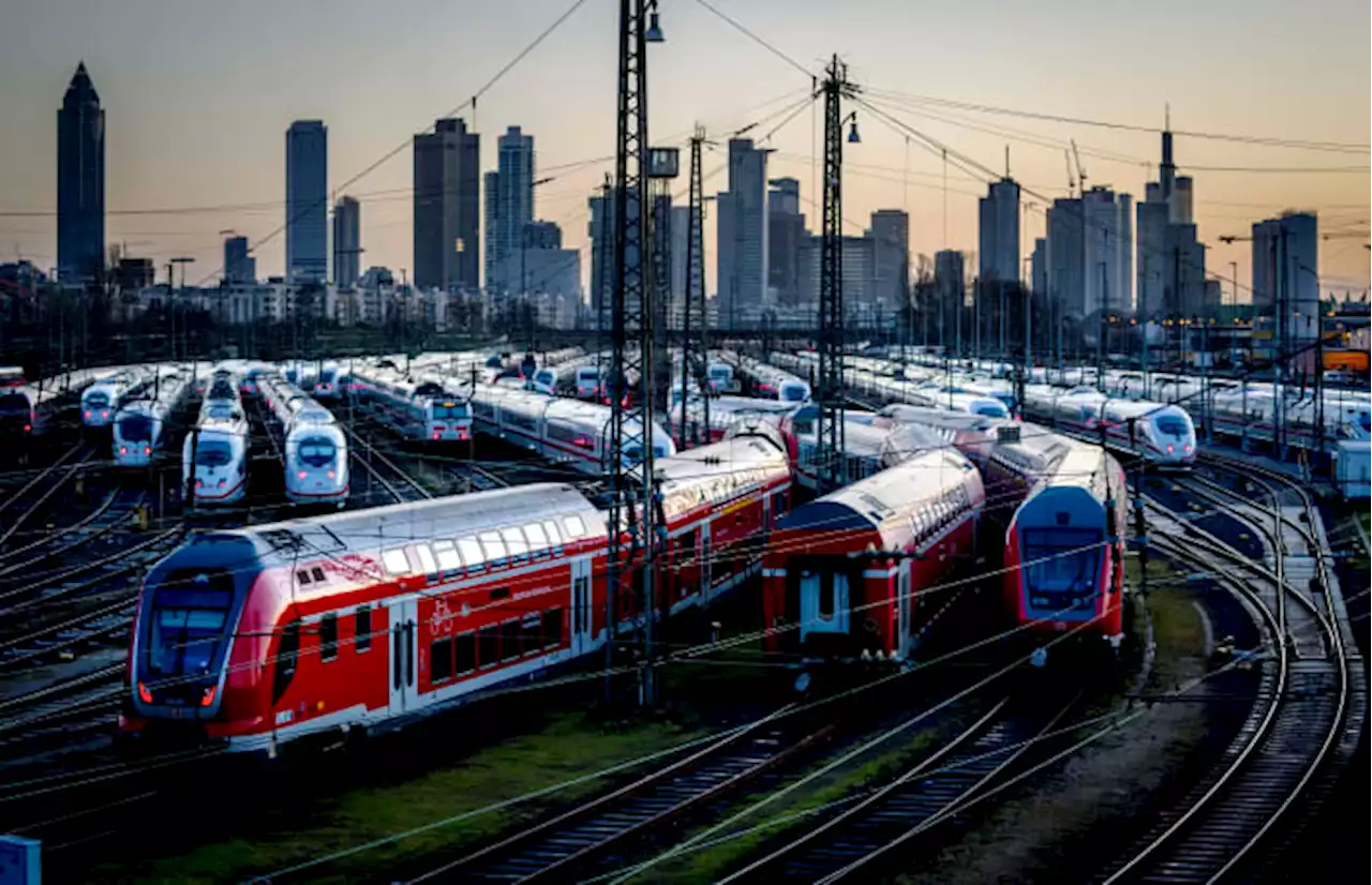 Strike over pay paralyzes rail, air travel in Germany