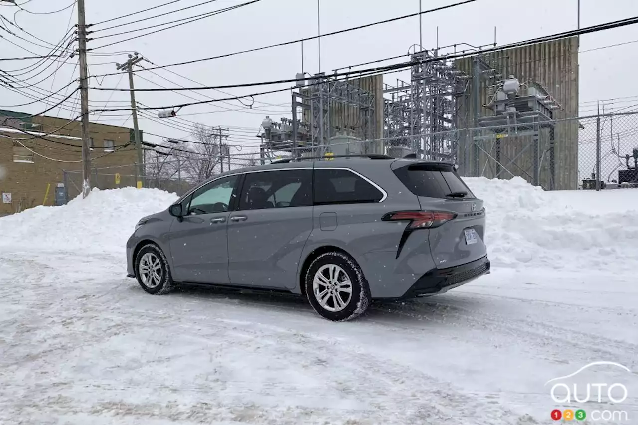 Toyota Sienna Hybride AWD 2023 essai routier | Essais routiers | Auto123