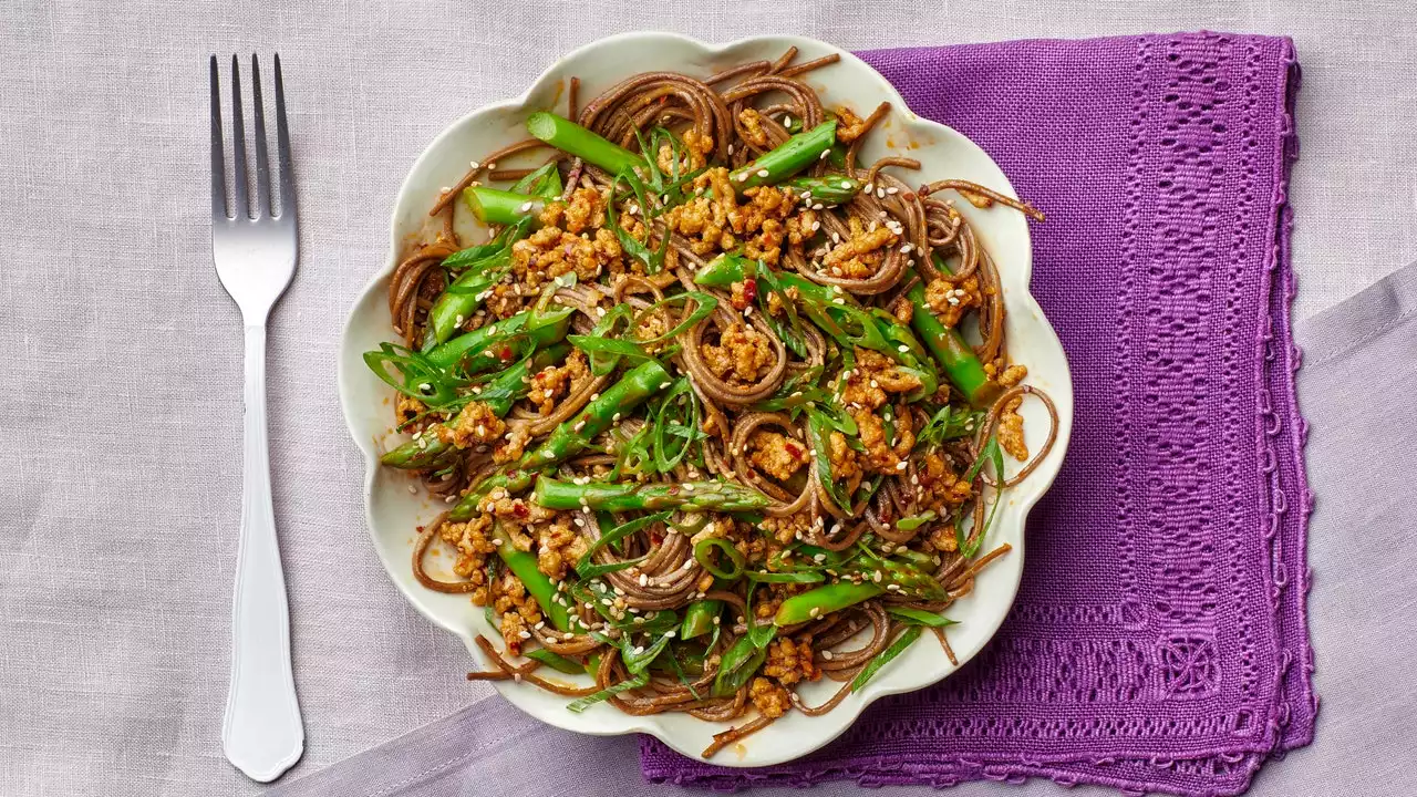 Pork and Asparagus Soba