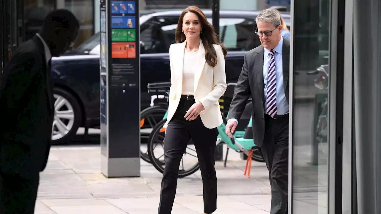 Kate Middleton femme d'affaires ? Cette tenue business chic qui lui va comme un gant (Photos)