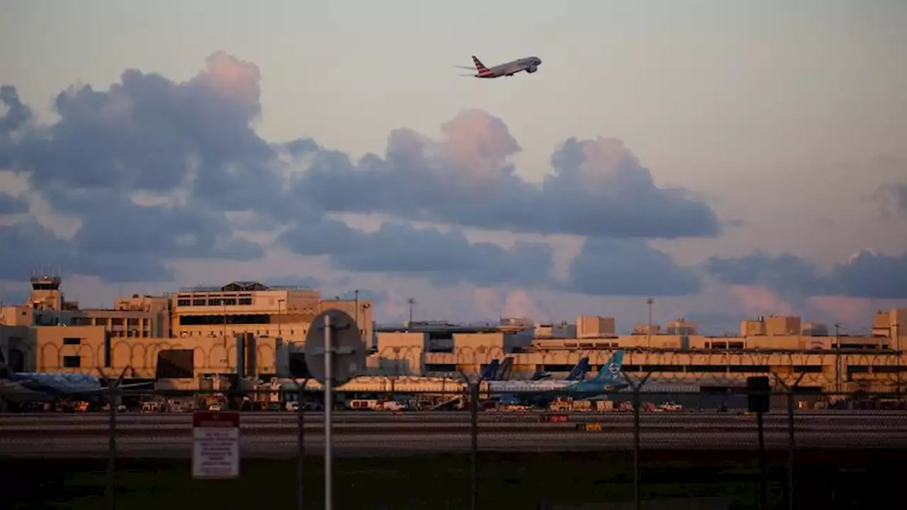 US air travel is 'overwhelmed' and that's putting off some flyers, industry group says | CNN