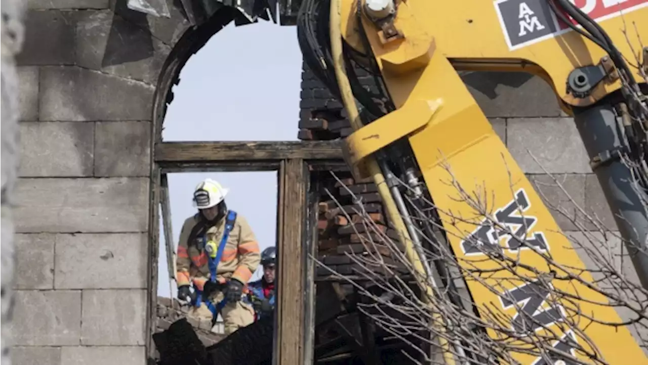 Two final bodies pulled from rubble after Old Montreal fire, five bodies identified