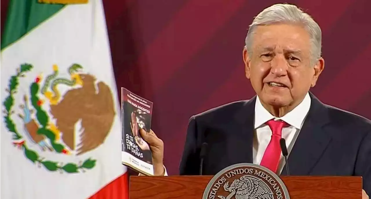 Series de narcos pintan todo 'color de rosa', dice AMLO tras anunciar campaña antidrogas en escuelas