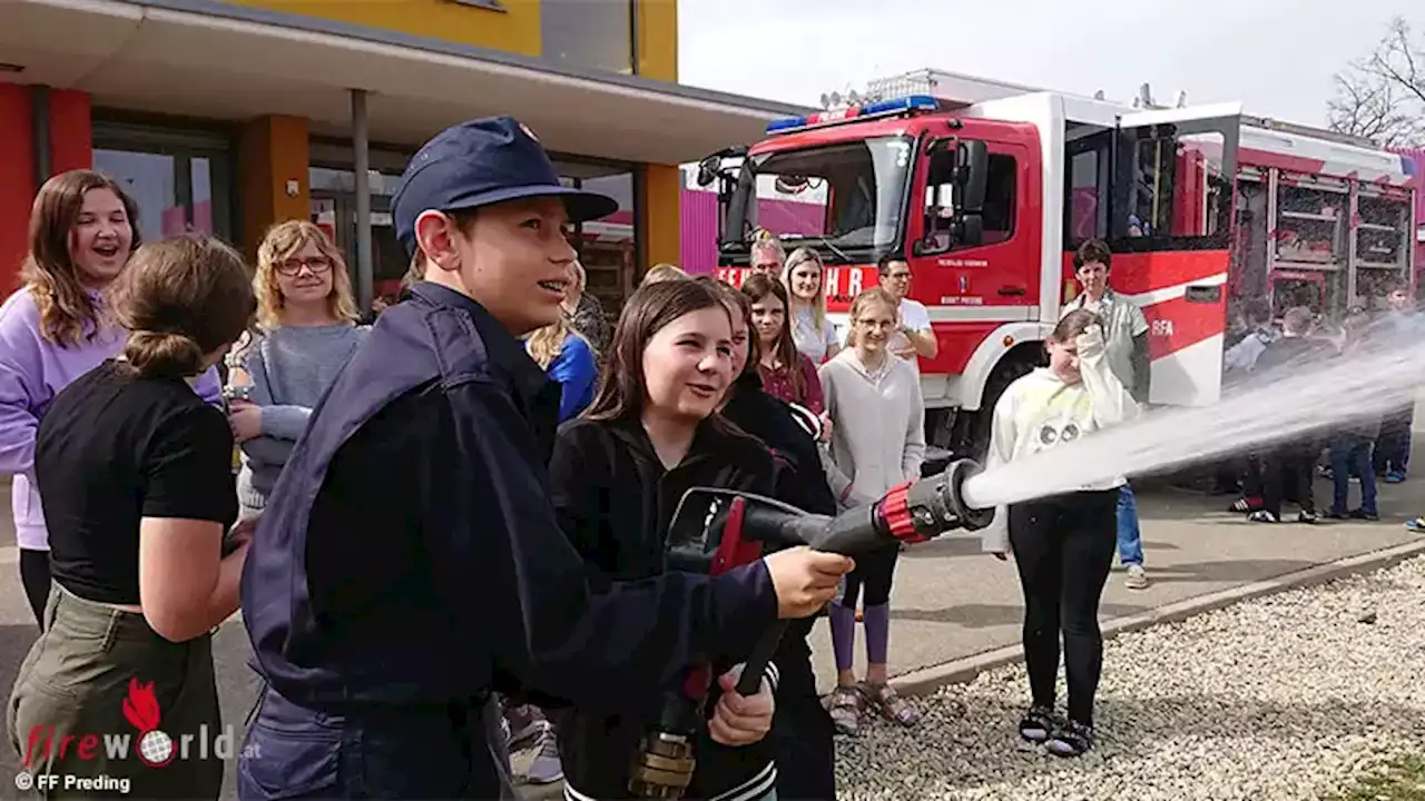 Stmk: Feuerwehr-'Großeinsatz' im Schulzentrum Preding