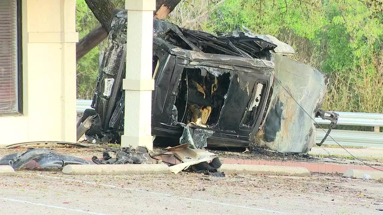 Fort Worth fiery crash kills 1