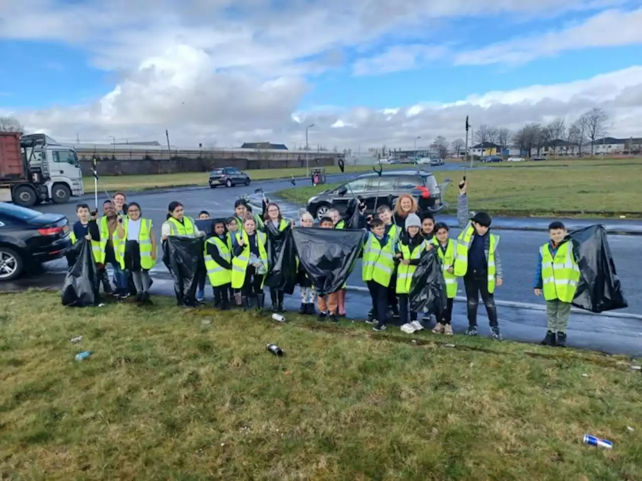 Glasgow school kids collect 200 bags of rubbish during week of action