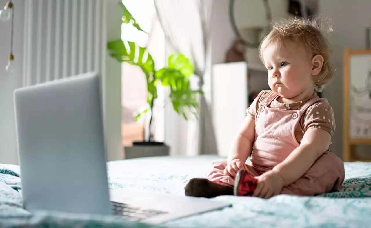 Fumo passivo, pochi libri e tanti tablet già nei primi 1000 giorni di vita