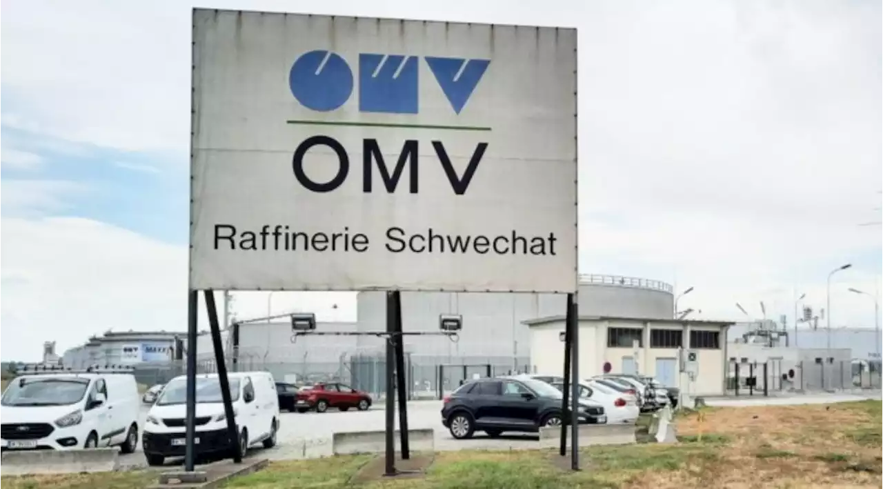 Aktivisten legen Gleise der OMV in Schwechat lahm