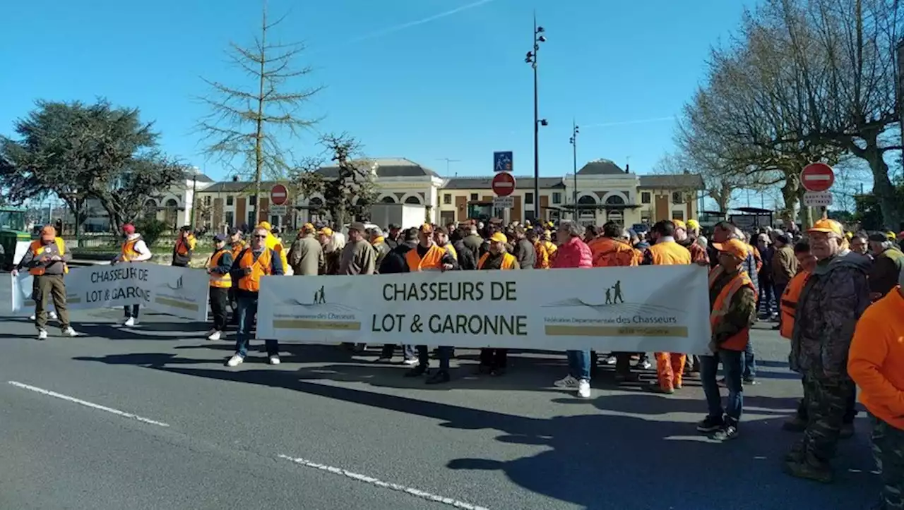 Les chasseurs rejoignent les agriculteurs du Lot-et-Garonne pour 'discuter' avec Marine Tondelier