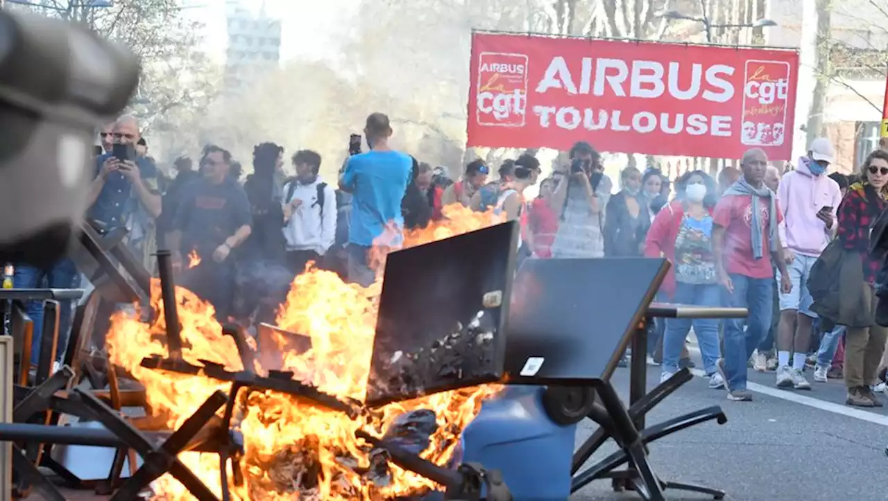 [VIDEO] VIDEO. Retraites : la manifestation a rapidement dégénéré à Toulouse, 25 000 manifestants pour la police, 150 000 selon les syndicats