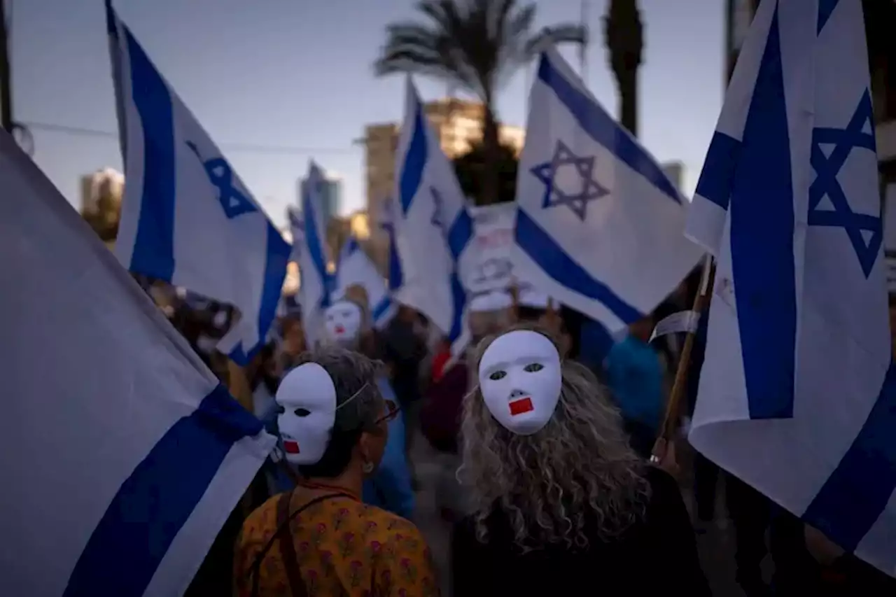 Un médico argentino en las protestas en Israel: “La gente sale a la calle para que no destruyan la Corte Suprema”