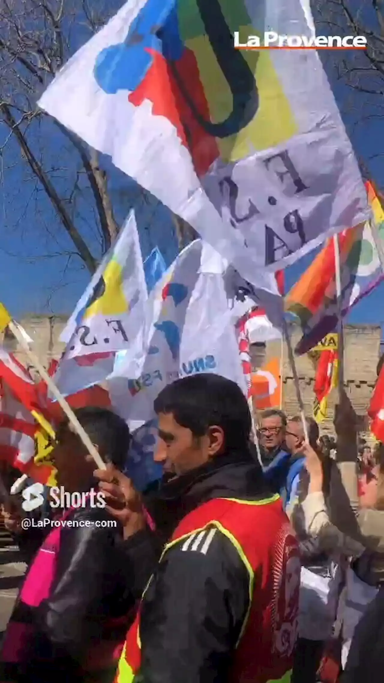 DIRECT. Réforme des retraites : la mobilisation en baisse à Marseille, 180 000 manifestants selon l'intersyndicale, 11 000 selon la police