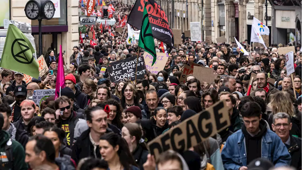 Ces journalistes de France Télévisions dénoncent le « mauvais traitement » de la réforme des retraites dans leurs JT