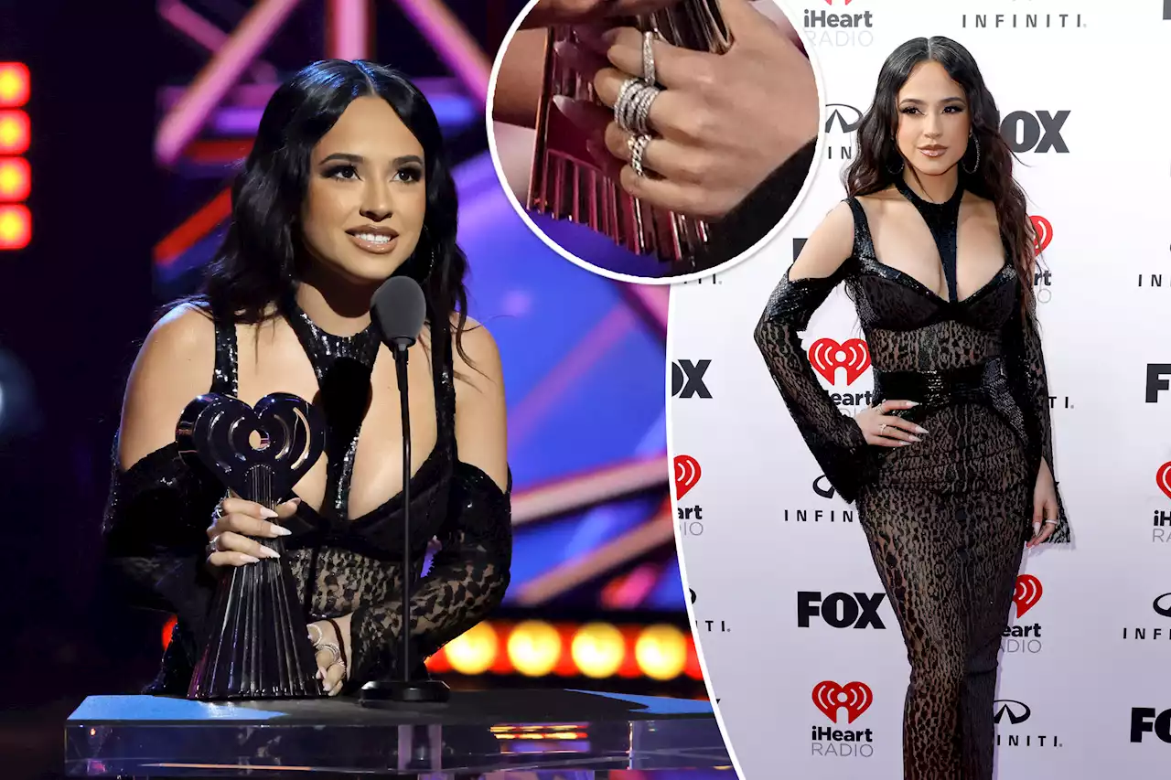 Becky G ditches engagement ring at iHeartRadio Music Awards amid cheating rumors