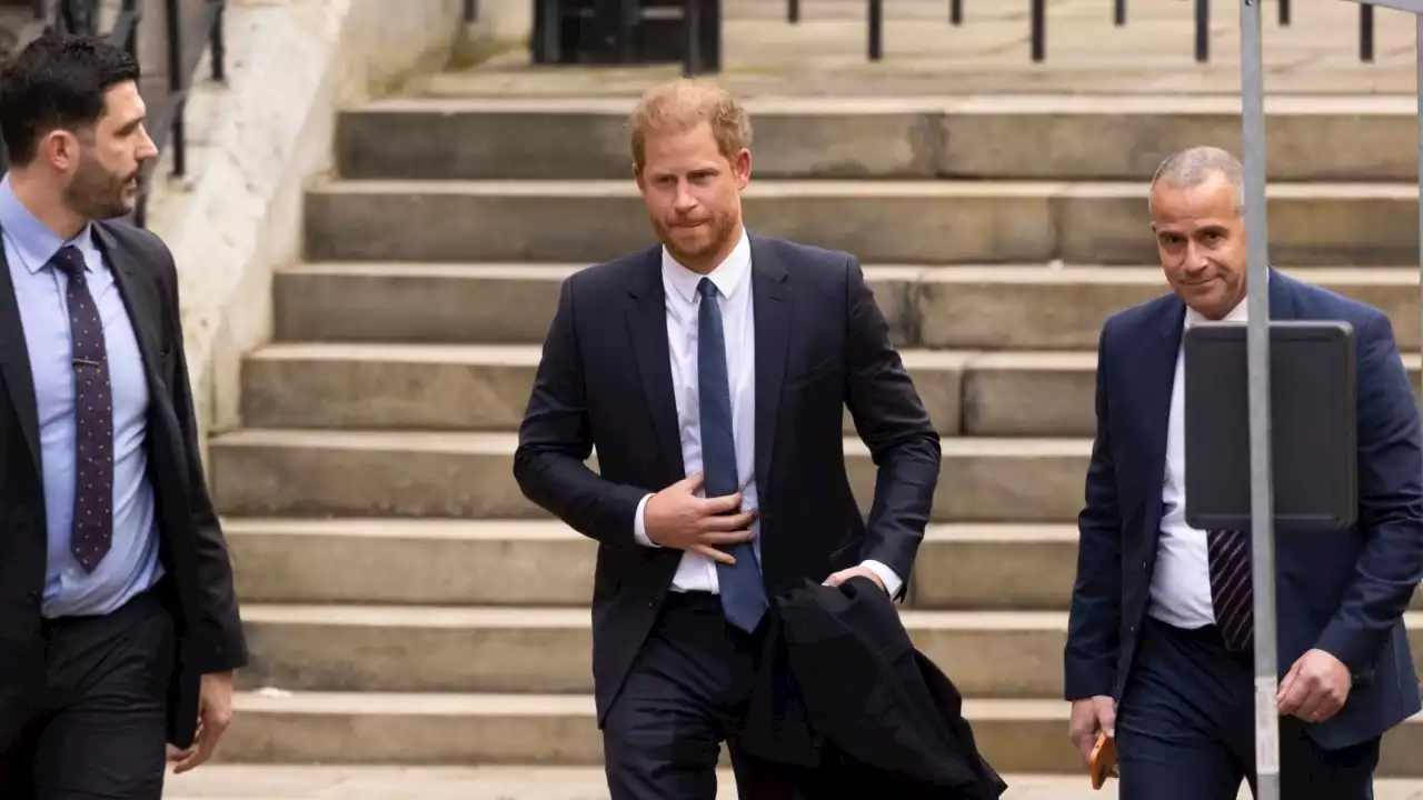 Charles snubs Harry in London