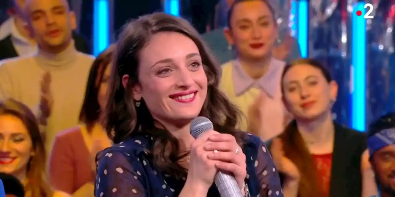 'C'est très particulier' : La Maestro Charlotte explique pourquoi elle ne peut pas chanter certaines chansons dans N'oubliez pas les paroles (VIDEO)