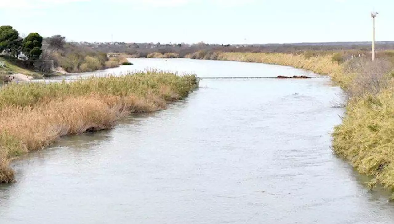 Alertan por incremento en el nivel del río Bravo, al intentar cruzarlo se arriesga la vida