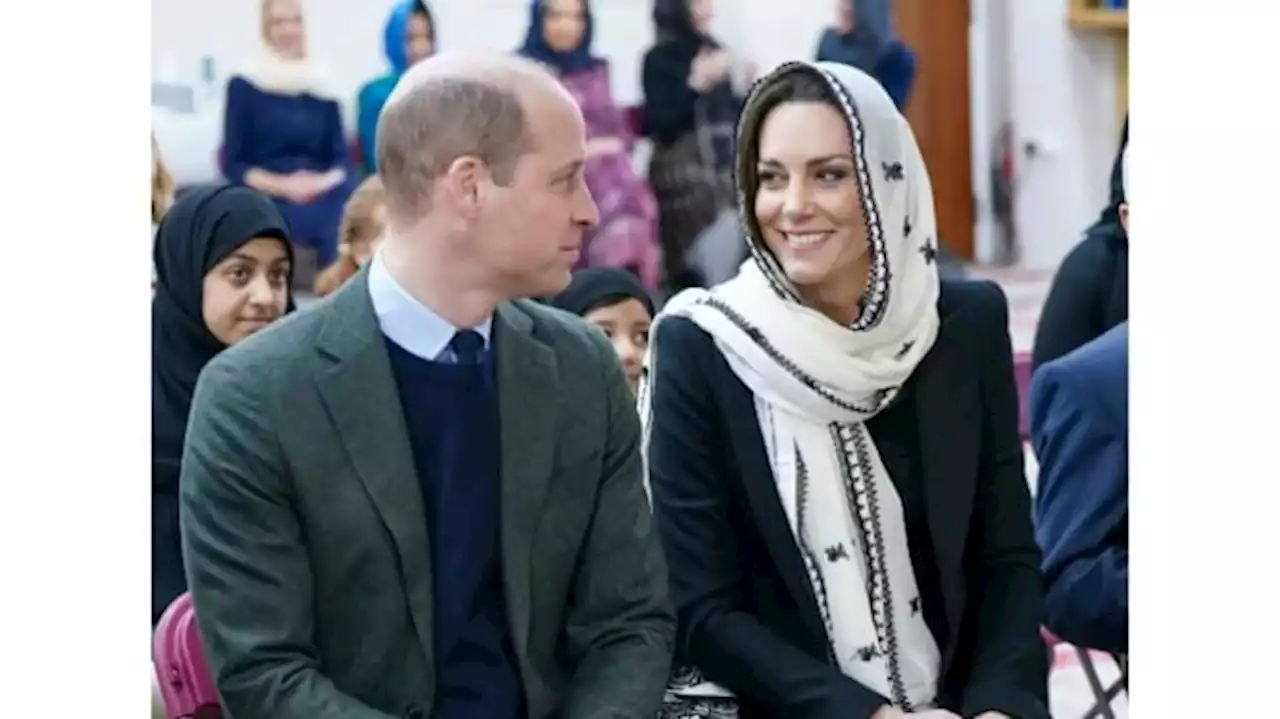 Potret Kate Middleton Pakai Kerudung saat Kunjungi Muslim Centre, Benar-benar Curi Perhatian