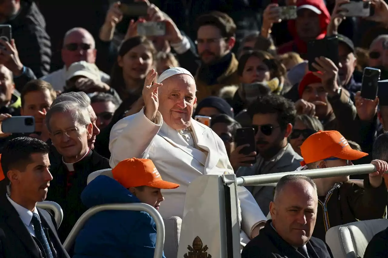 Le pape François, hospitalisé, souffre d'une infection respiratoire