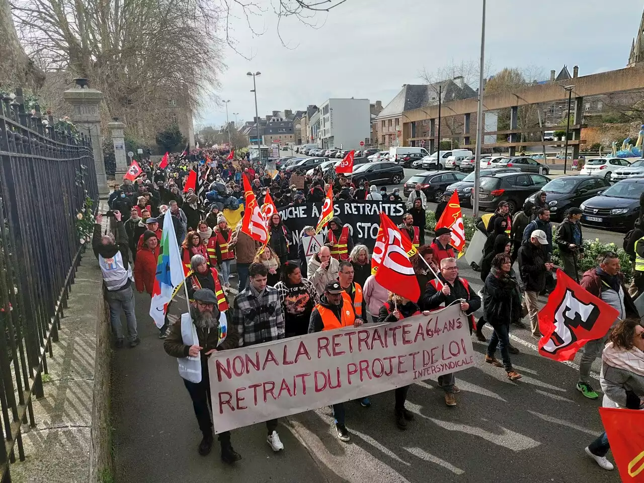 Retraites : les syndicats invités mercredi prochain par Elisabeth Borne